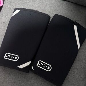SBD KNEE SLEEVES SIZE LARGE